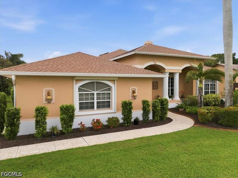 3 bedroom SingleFamilyResidence at 14760 Royal Oak Ct, Swan Lake South, Fort Myers — photo 4