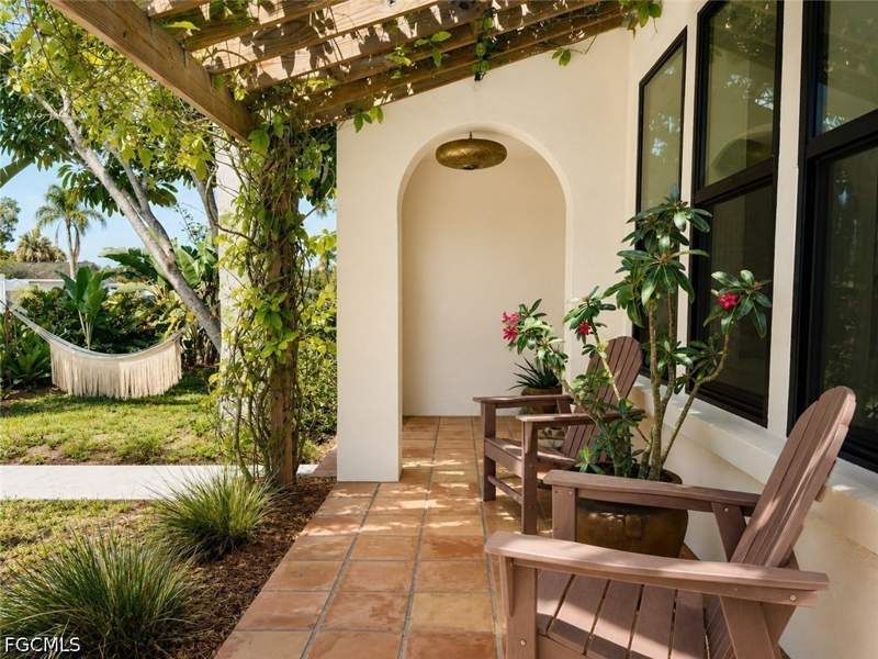 4 bedroom SingleFamilyResidence at 1717 Sunset Pl, Foleys Highland Park, Fort Myers — photo 2