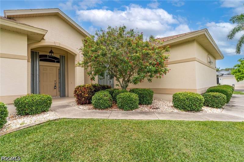 3 bedroom SingleFamilyResidence at 5118 SW 19th Pl, Cape Coral, Cape Coral — photo 2