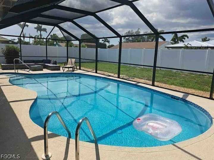 3 bedroom SingleFamilyResidence at 1111 SE 31st St, Cape Coral, Cape Coral — photo 1