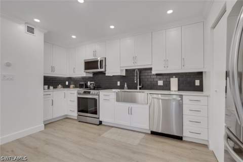 788 Park Shore Dr E14, Naples FL - photo 6 of 29