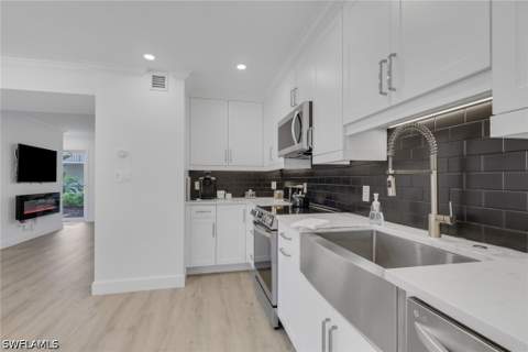 788 Park Shore Dr E14, Naples FL - photo 7 of 29