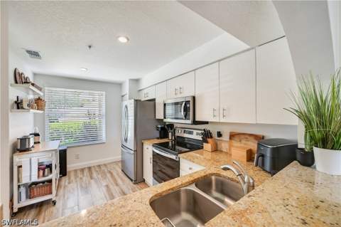 6650 Huntington Lakes Cir 102, Naples FL - photo 10 of 19