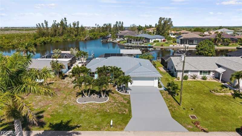 3 bedroom SingleFamilyResidence at 12213 Star Shell Dr, Matlacha Isles, Matlacha Isles — photo 1