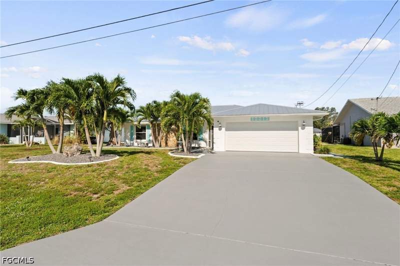 3 bedroom SingleFamilyResidence at 12213 Star Shell Dr, Matlacha Isles, Matlacha Isles — photo 2