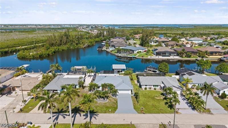 3 bedroom SingleFamilyResidence at 12213 Star Shell Dr, Matlacha Isles, Matlacha Isles — photo 4