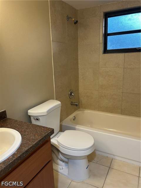405 SW 43rd Ln, Cape Coral FL - photo 10 of 12