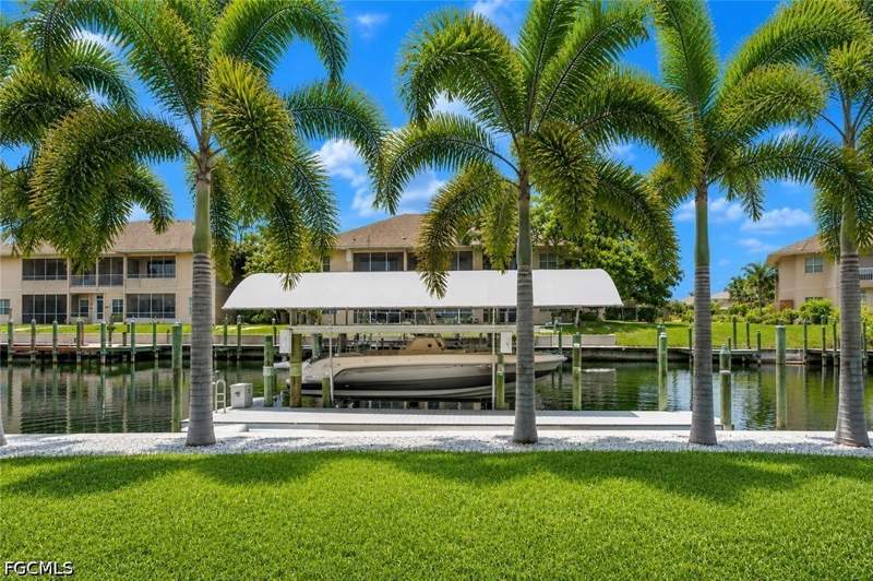 3 bedroom SingleFamilyResidence at 5118 York Ct, Yacht Club, Cape Coral — photo 3