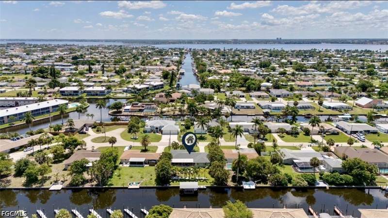 3 bedroom SingleFamilyResidence at 5118 York Ct, Yacht Club, Cape Coral — photo 4