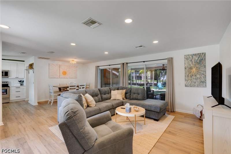 3 bedroom SingleFamilyResidence at 5118 York Ct, Yacht Club, Cape Coral — photo 5