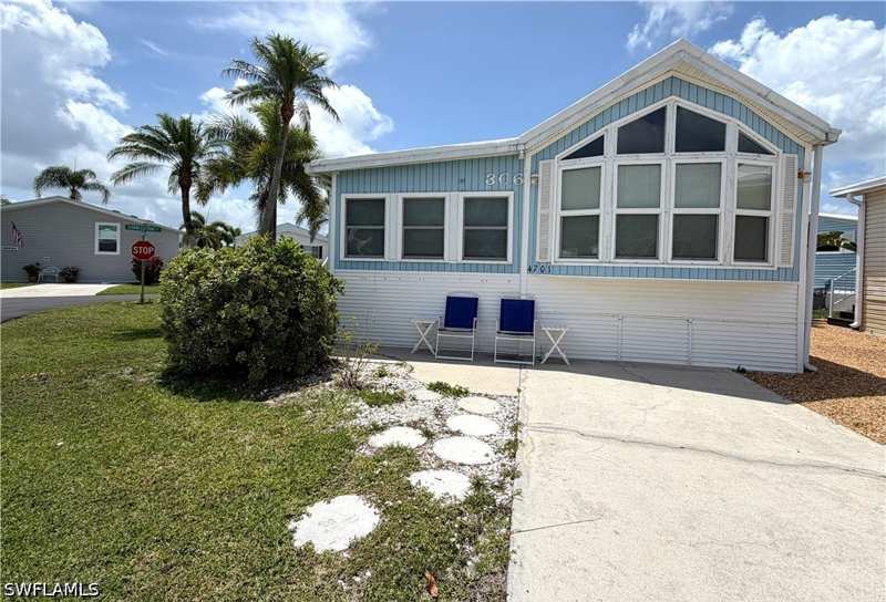 1 bedroom ManufacturedHome at 4701 Mayflower Way W, Riverwoods Plantation, Estero — photo 1