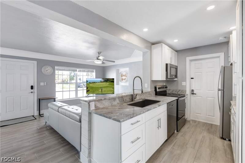 3 bedroom SingleFamilyResidence at 216 Fairweather Ln, Beach Estates, Fort Myers Beach — photo 2