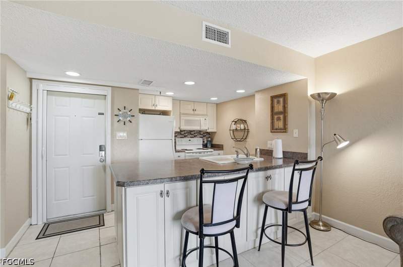 1 bedroom Condominium at 3170 Matecumbe Key Rd 127, Keel Club Condo, Punta Gorda — photo 3
