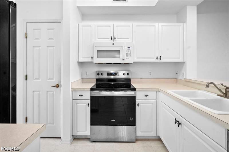 2 bedroom Condominium at 14571 Legends BLVD N 103, LONGHURST IV, Fort Myers — photo 3