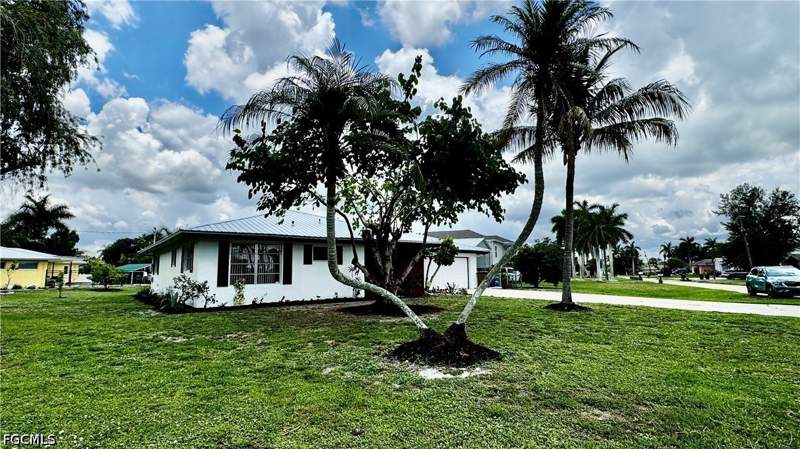 3 bedroom SingleFamilyResidence at 303 Georgia Ave, Morse Shores, Fort Myers — photo 2