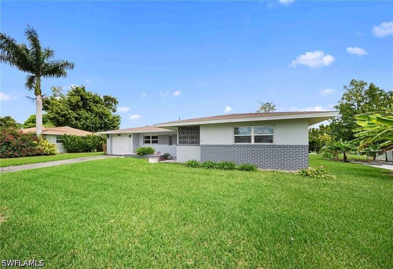 2 bedroom SingleFamilyResidence at 803 Monet St, Willow Lake, Lehigh Acres — photo 2
