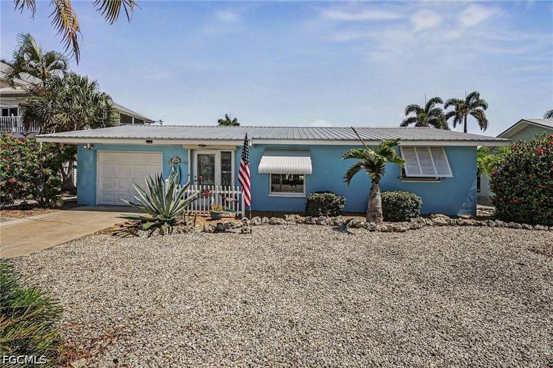 2 bedroom SingleFamilyResidence at 3608 Rita Ln, Bayview Acres, St James City — photo 2