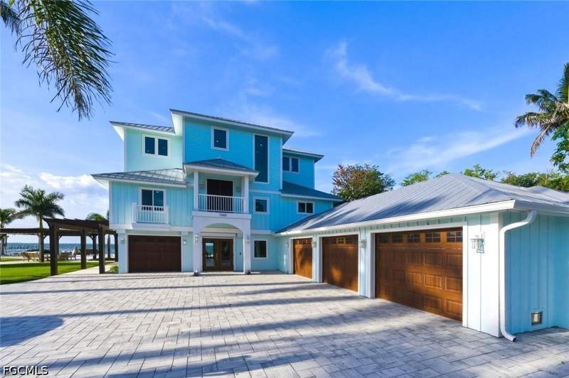 6 bedroom SingleFamilyResidence at 7660 Bocilla Ln, Kreamers Subd, Bokeelia — photo 3