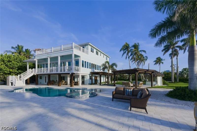 6 bedroom SingleFamilyResidence at 7660 Bocilla Ln, Kreamers Subd, Bokeelia — photo 4