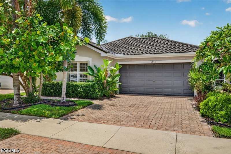 3 bedroom SingleFamilyResidence at 1574 Windamere Ln, Saturnia Lakes, Naples — photo 1