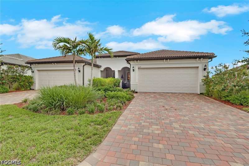 2 bedroom Attached at 16621 Rolling Rock Blvd, Country Club, Alva — photo 1