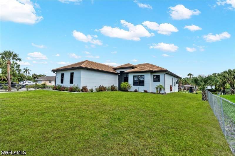 6 bedroom SingleFamilyResidence at 2759 18th Ave SE, Golden Gate Estates, Naples — photo 2
