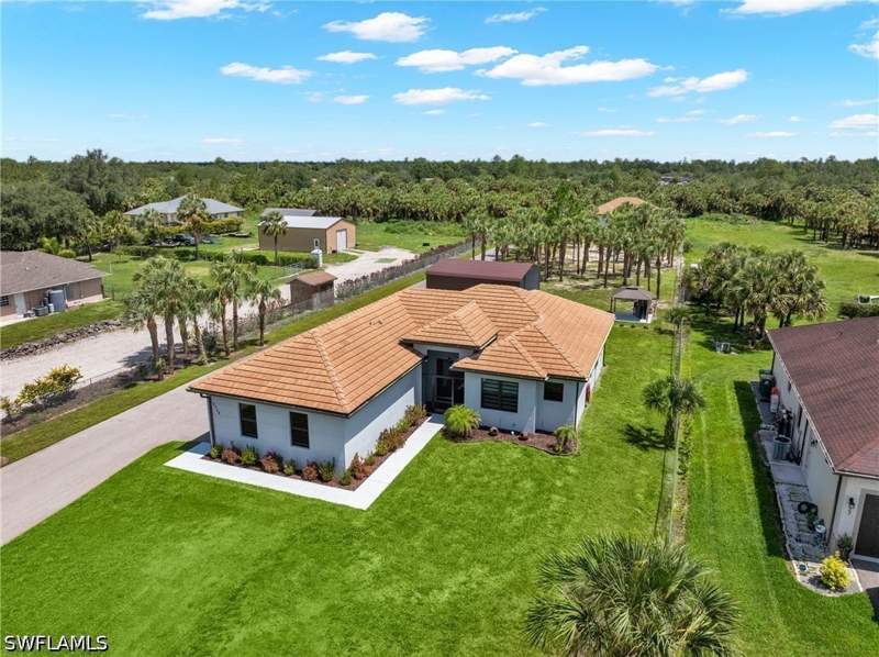 6 bedroom SingleFamilyResidence at 2759 18th Ave SE, Golden Gate Estates, Naples — photo 3