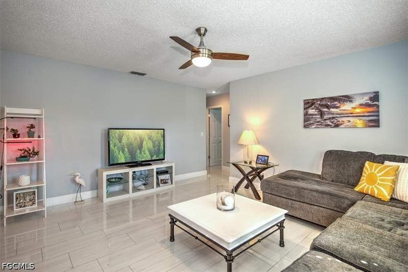 3 bedroom SingleFamilyResidence at 1817 SW 40th St, Cape Coral, Cape Coral — photo 3