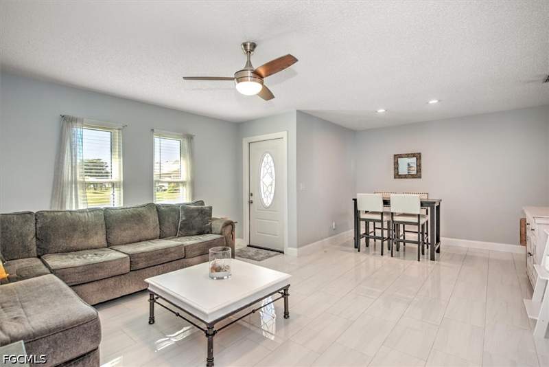 3 bedroom SingleFamilyResidence at 1817 SW 40th St, Cape Coral, Cape Coral — photo 4
