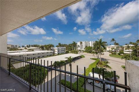 2150 Gulf Shore Blvd N 411, Naples FL - photo 10 of 27