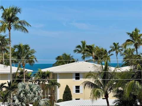 2150 Gulf Shore Blvd N 411, Naples FL - photo 11 of 27