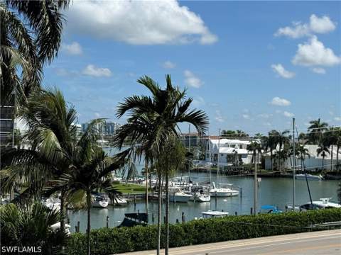 2150 Gulf Shore Blvd N 411, Naples FL - photo 9 of 27