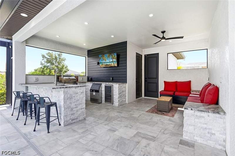 4 bedroom SingleFamilyResidence at 231 Gleason Pkwy, Cape Coral, Cape Coral — photo 3