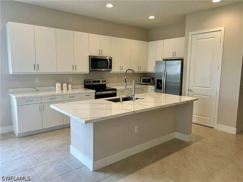 3 bedroom SingleFamilyResidence at 5252 Lamone Ln, Maple Ridge, Ave Maria — photo 2