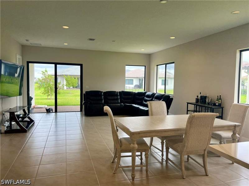 3 bedroom SingleFamilyResidence at 5252 Lamone Ln, Maple Ridge, Ave Maria — photo 4