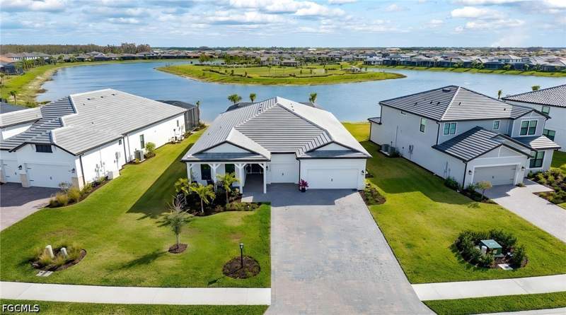 3 bedroom SingleFamilyResidence at 20852 Napa Loop, Verdana Village, Estero — photo 2