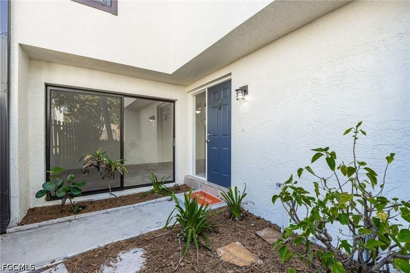3 bedroom Townhouse at 11674 Pointe Circle Dr, Robin'S Roost, Fort Myers — photo 3