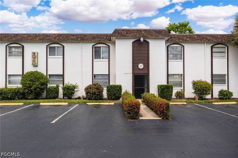 2 bedroom Condominium at 2828 Jackson St B3, Villa Capri Condominium, Fort Myers — photo 1