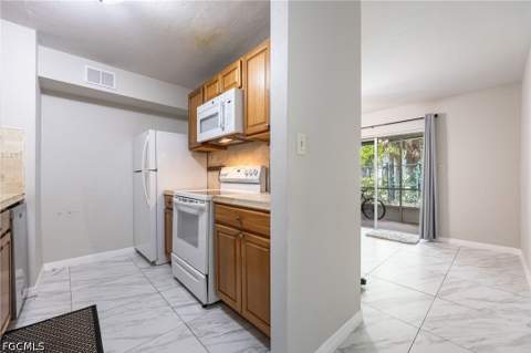 2828 Jackson St B3, Fort Myers FL - photo 10 of 34