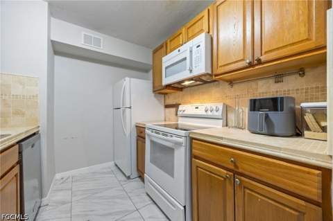 2828 Jackson St B3, Fort Myers FL - photo 12 of 34