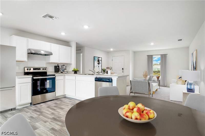 3 bedroom SingleFamilyResidence at 9032 Lamkin Cir, Port Labelle, Labelle — photo 3