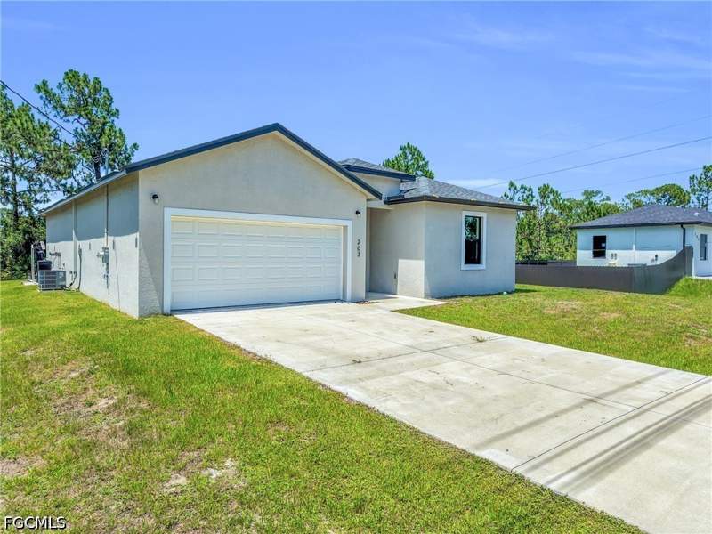 3 bedroom SingleFamilyResidence at 203 E 17th St, Lehigh Acres, Lehigh Acres — photo 2