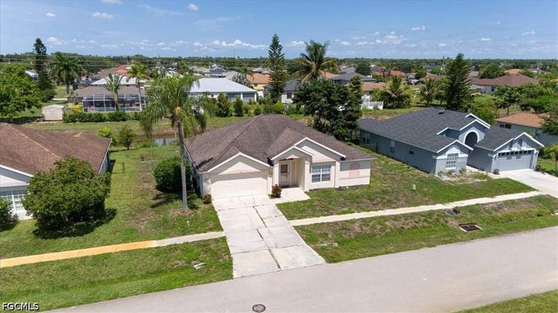 3 bedroom SingleFamilyResidence at 4664 Varsity Cir, Varsity Lakes, Lehigh Acres — photo 4