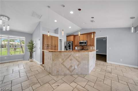 427 SE 19th Ter, Cape Coral FL - photo 11 of 44