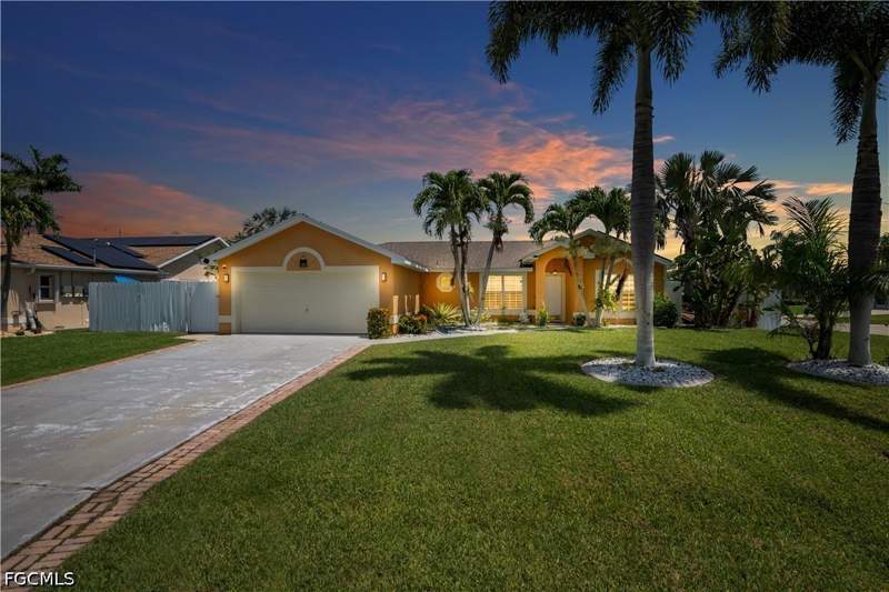 4 bedroom SingleFamilyResidence at 427 SE 19th Ter, Cape Coral, Cape Coral — photo 2
