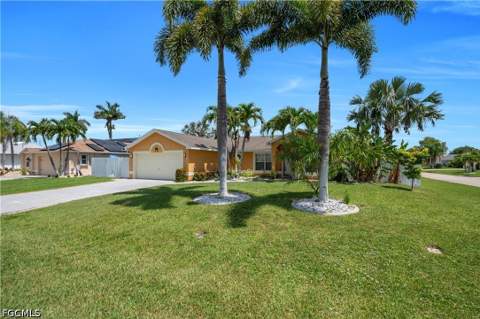 427 SE 19th Ter, Cape Coral FL - photo 6 of 44