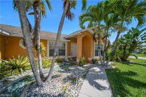 427 SE 19th Ter, Cape Coral FL - photo 8 of 44