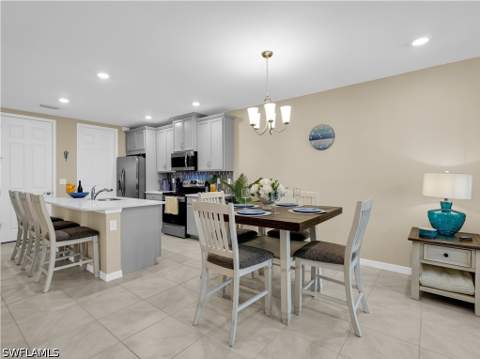 14695 Edgewater Cir, Naples FL - photo 8 of 36