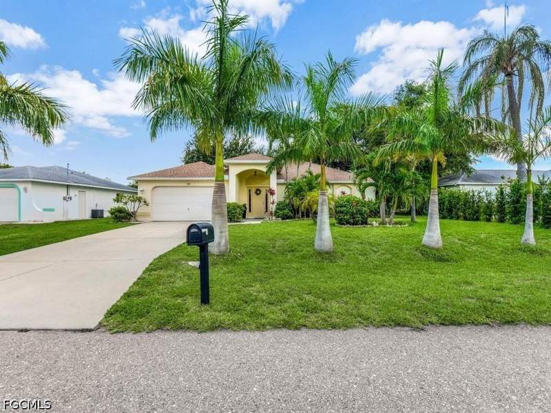 3 bedroom SingleFamilyResidence at 206 SE 28th TER, CAPE CORAL, Cape Coral — photo 1