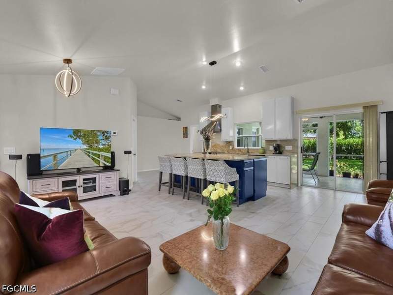 3 bedroom SingleFamilyResidence at 206 SE 28th TER, CAPE CORAL, Cape Coral — photo 2